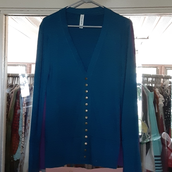 Sweaters - Picture 3 of 6